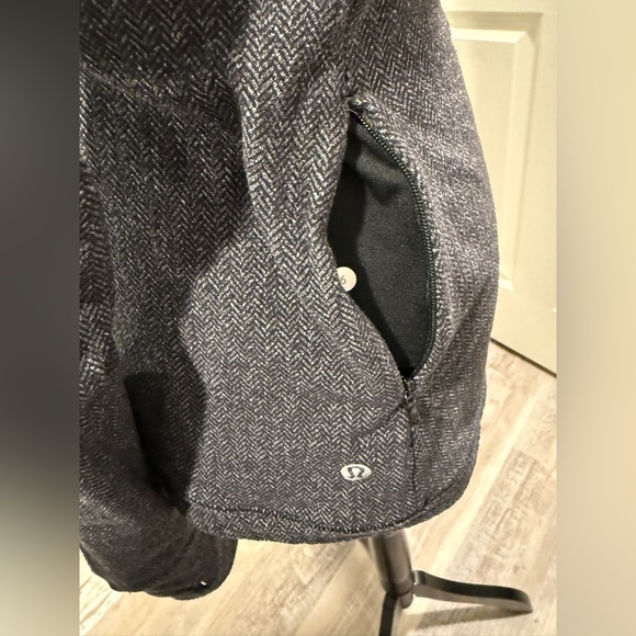 Lululemon Run Briskly Tech Long Sleeve Top Herringbone Gray Zip Pocket Slim Fit - Picture 9 of 15